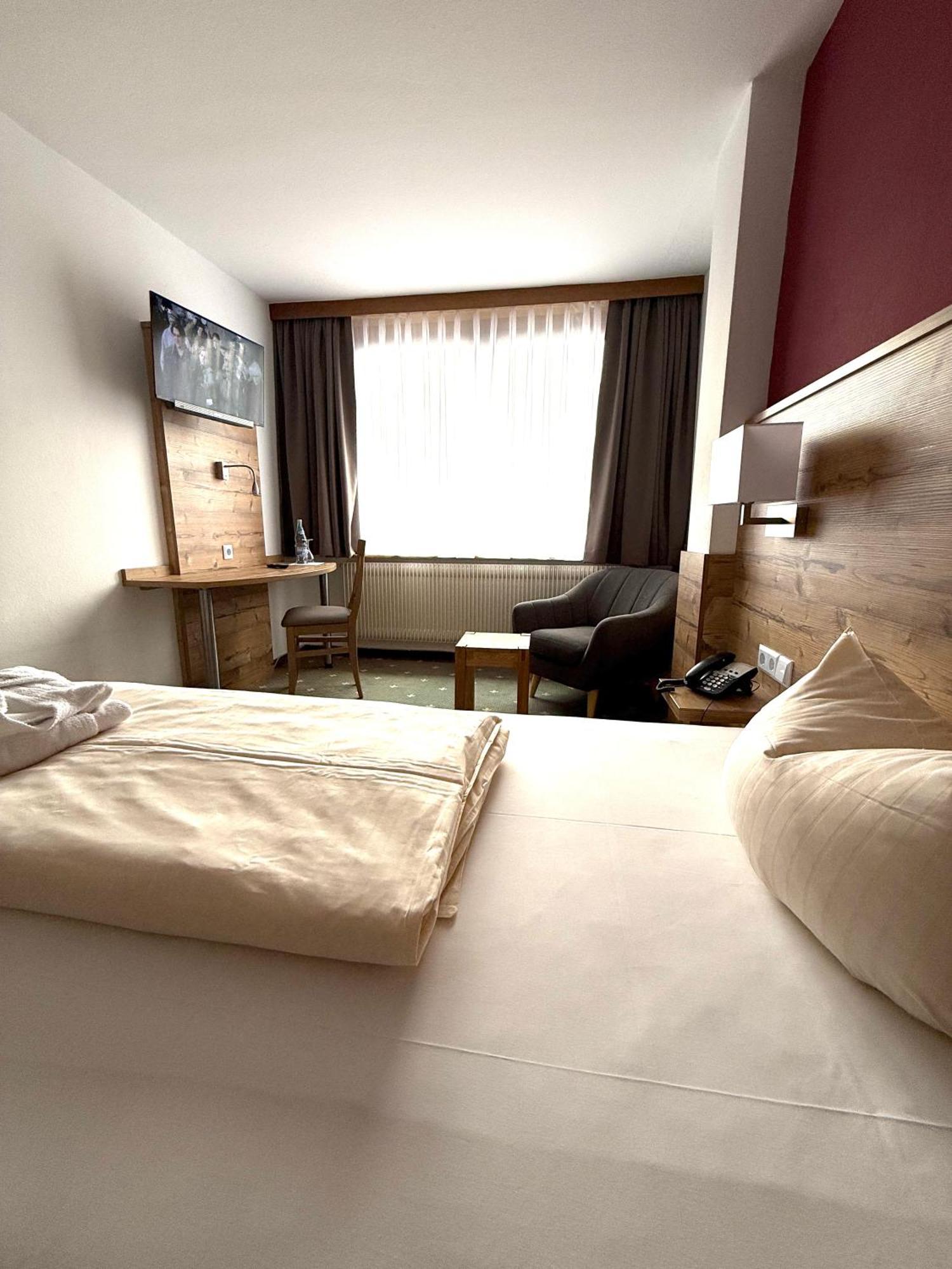 Hotel Traube โลซบวร์ก ภายนอก รูปภาพ