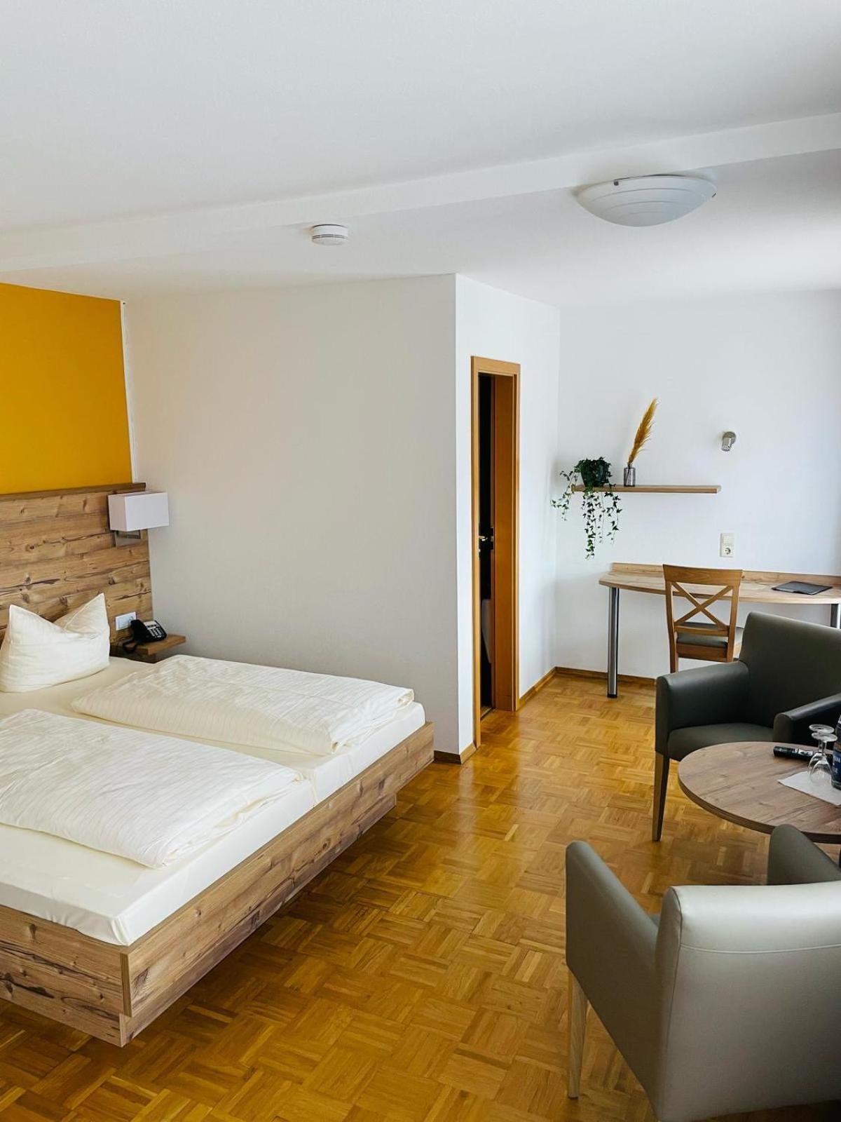 Hotel Traube โลซบวร์ก ภายนอก รูปภาพ