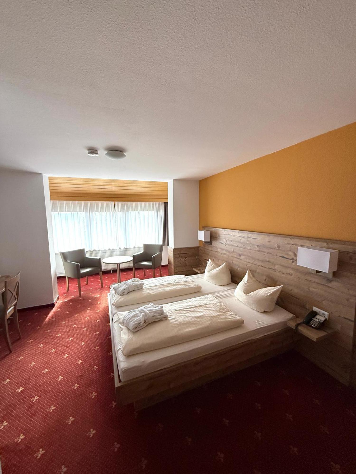 Hotel Traube โลซบวร์ก ภายนอก รูปภาพ