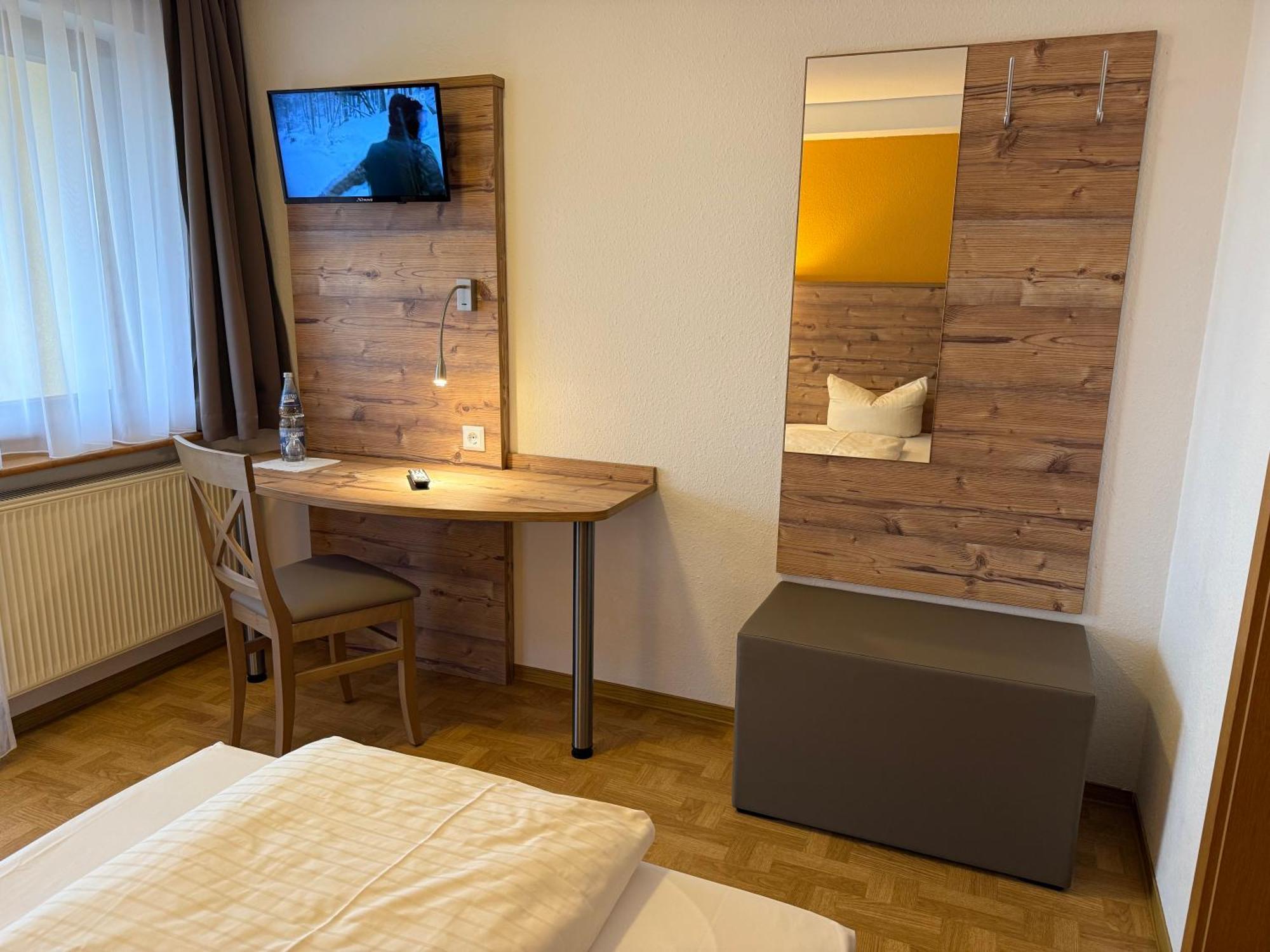 Hotel Traube โลซบวร์ก ภายนอก รูปภาพ